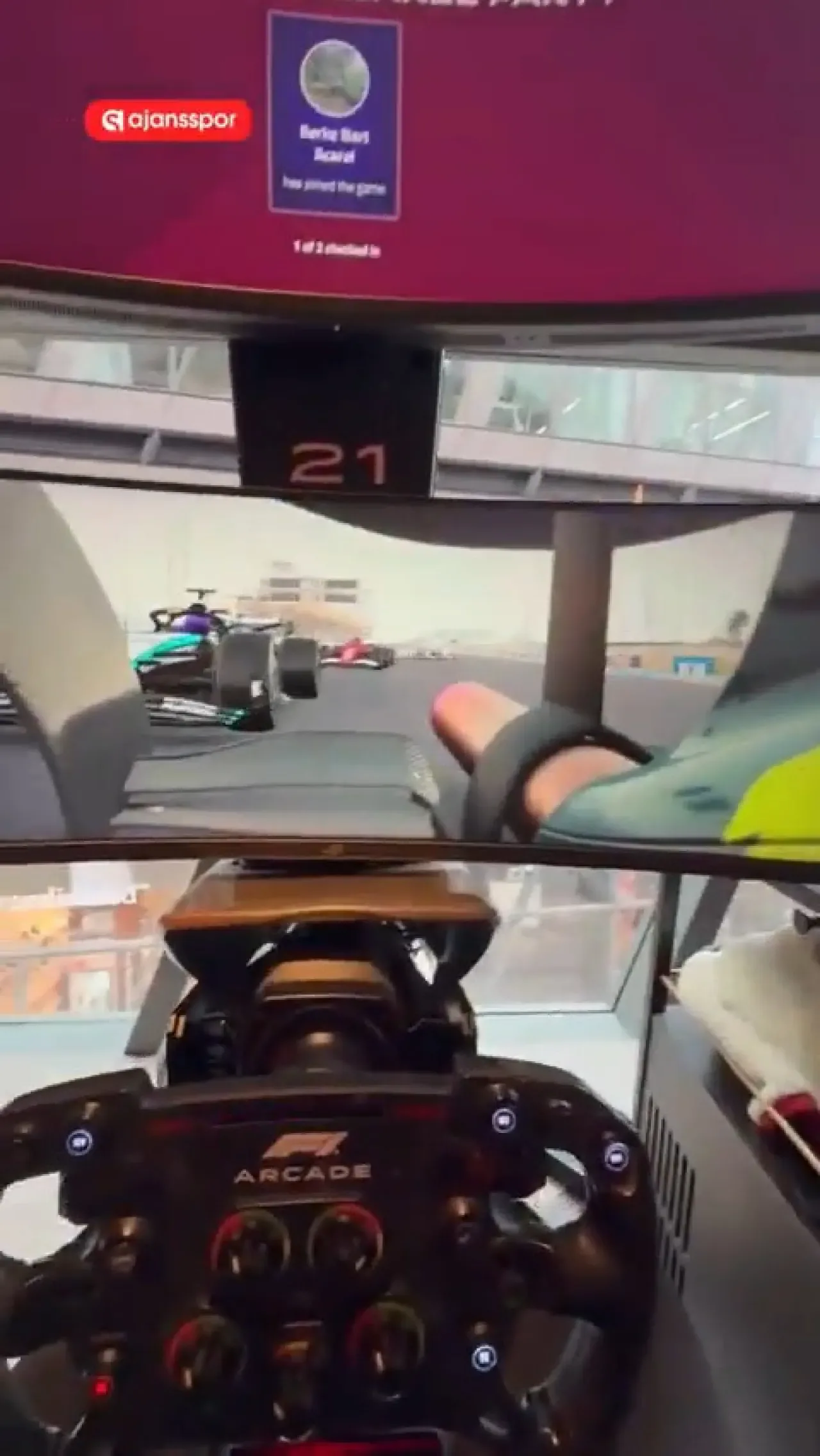 Londra'da Açılan F1 Arcade, Gerçek Bir Formula 1 Kokpit Deneyimi Sunuyor Londra'da Açılan F1 Arcade, Gerçek Bir Formula 1 Kokpit Deneyimi Sunuyor