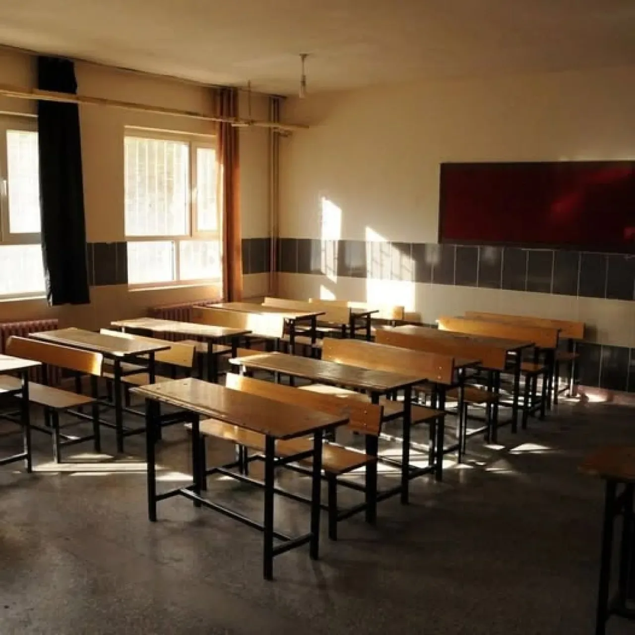 Zonguldak'ta Lise Öğrencisi, Sigara İstediği Arkadaşının Çenesini Kırdı Zonguldak'ta Lise Öğrencisi, Sigara İstediği Arkadaşının Çenesini Kırdı