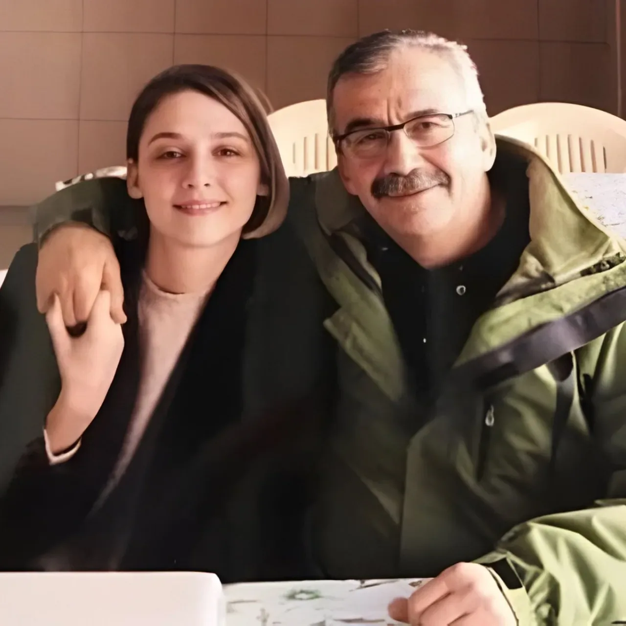 Ceren Önder'den Siyasi Tepki: "Barışa Köprü Kuranlara 'Ulak' Demeye Utanmıyor Musunuz?" Ceren Önder'den Siyasi Tepki: "Barışa Köprü Kuranlara 'Ulak' Demeye Utanmıyor Musunuz?"