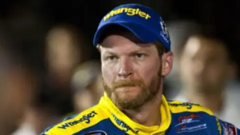 Dale Earnhardt Jr. Açıkladı: Cup Serisi Yıldızı Josh Berry İçin Belirsiz Gelecek