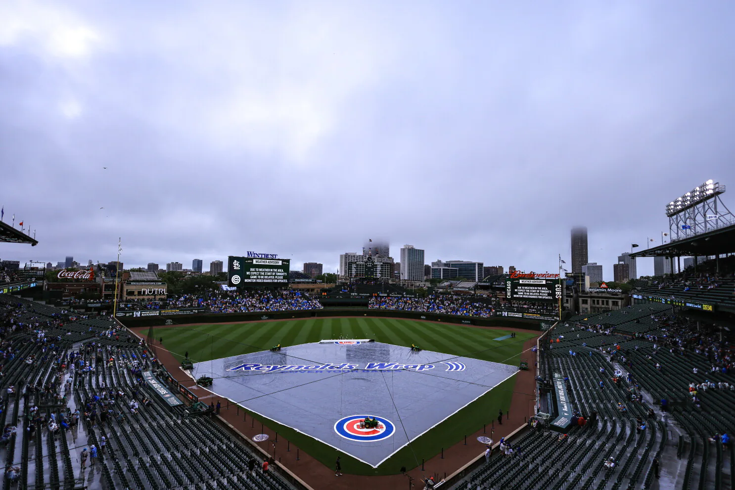 Wrigley Field'da Hava Durumu Krizi: Cubs - Giants Maçı Ertelendi Wrigley Field'da Hava Durumu Krizi: Cubs - Giants Maçı Ertelendi
