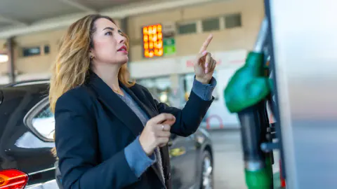 Almanya'da Akaryakıt Fiyatları ve '12 Saat Kuralı' Tartışması: Sürücüleri Neler Bekliyor?