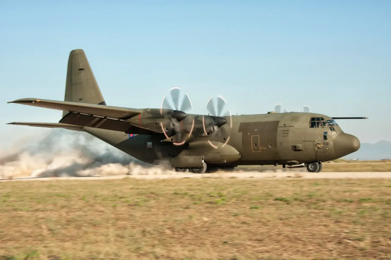 Türkiye'ye Teslim Edilecek 12 İngiliz C-130J Uçağı Bakıma Alındı Türkiye'ye Teslim Edilecek 12 İngiliz C-130J Uçağı Bakıma Alındı