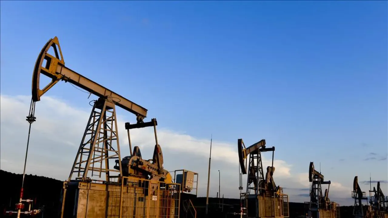Trump ve Putin Görüşmesi Petrol Fiyatlarını Düşürdü Trump ve Putin Görüşmesi Petrol Fiyatlarını Düşürdü