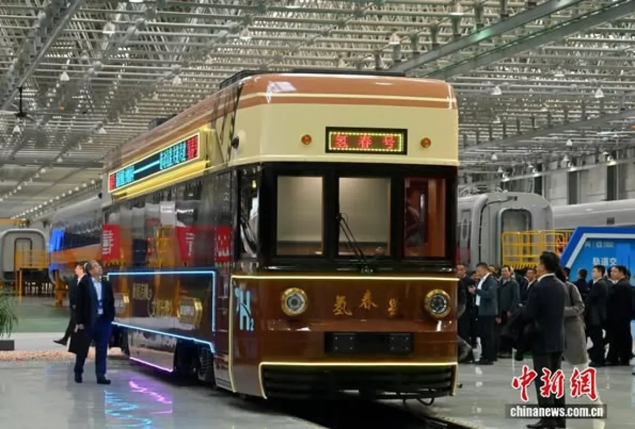 Çin'in İlk Hidrojenle Çalışan Kültür Turizm Treni Yola Çıktı Çin'in İlk Hidrojenle Çalışan Kültür Turizm Treni Yola Çıktı