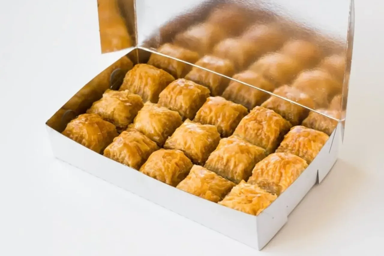 Baklava Nasıl Saklanır? Tazeliğini Korumanın Püf Noktaları Baklava Nasıl Saklanır? Tazeliğini Korumanın Püf Noktaları