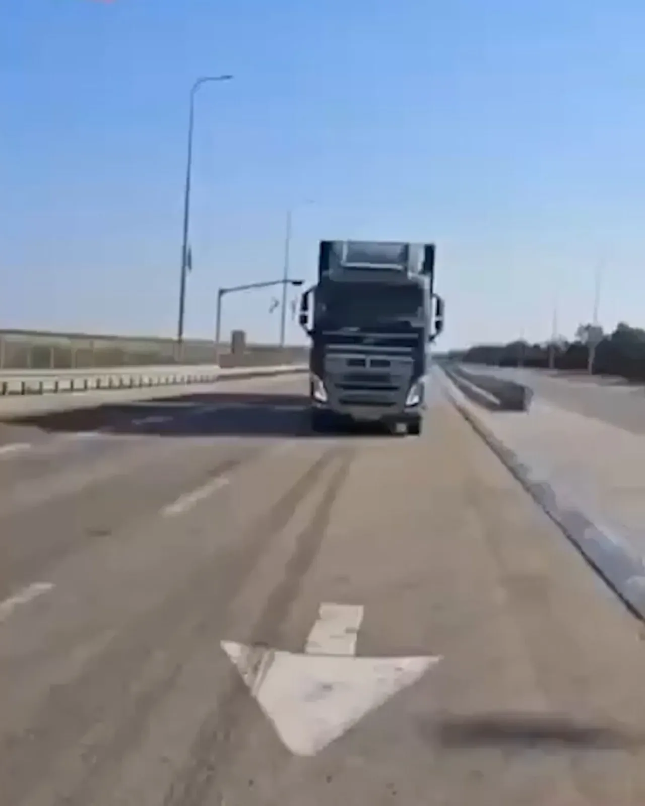 İsrailli Aşırı Sağcılar Gazze'ye İnsani Yardım Tırlarının Geçişini Engelledi İsrailli Aşırı Sağcılar Gazze'ye İnsani Yardım Tırlarının Geçişini Engelledi