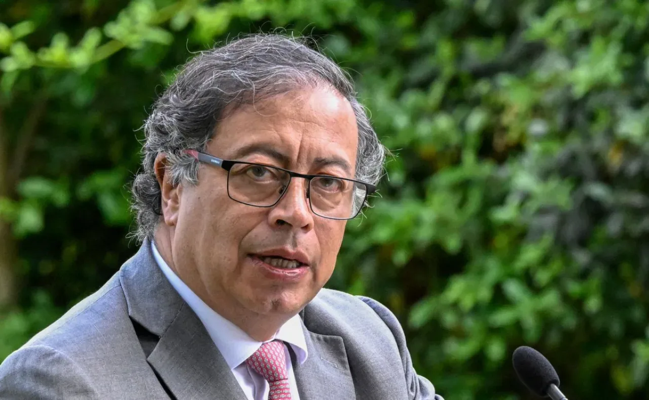 Kolombiya Lideri Petro'dan ABD'ye Venezuela Uyarısı: "Saldırı Tüm Bölgeyi Ateşe Sürükler" Kolombiya Lideri Petro'dan ABD'ye Venezuela Uyarısı: "Saldırı Tüm Bölgeyi Ateşe Sürükler"
