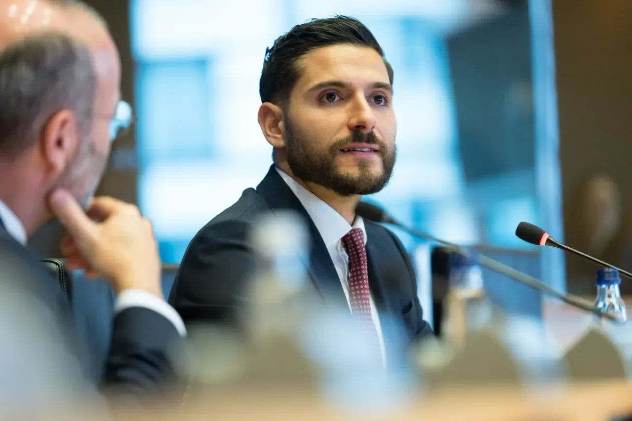 Metsola'nın Desteklediği Maltalı Parti, 30 Yaşındaki Adaya Büyük Yatırım Yapıyor Metsola'nın Desteklediği Maltalı Parti, 30 Yaşındaki Adaya Büyük Yatırım Yapıyor