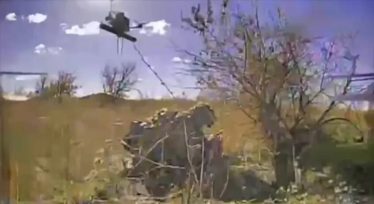Rus Askeri, İki Ukrayna FPV İHA'sının Eş Zamanlı Saldırısında Hedef Alındı Rus Askeri, İki Ukrayna FPV İHA'sının Eş Zamanlı Saldırısında Hedef Alındı
