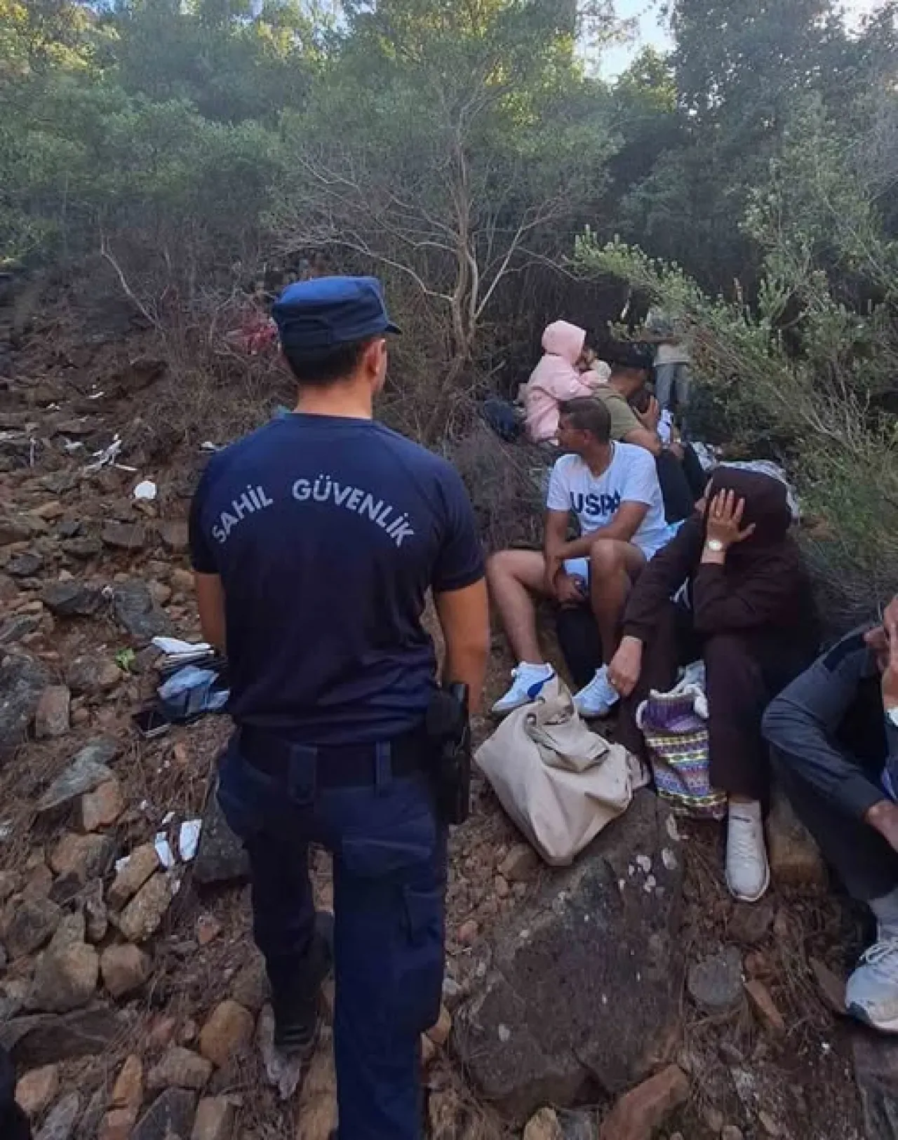 Fethiye'de Göçmen Kaçakçılığı Operasyonu: 59 Göçmen ve 3 Şüpheli Yakalandı Fethiye'de Göçmen Kaçakçılığı Operasyonu: 59 Göçmen ve 3 Şüpheli Yakalandı