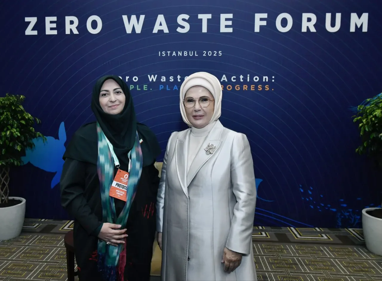 Emine Erdoğan, Uluslararası Sıfır Atık Forumu'nda İranlı Yetkili ile Görüştü Emine Erdoğan, Uluslararası Sıfır Atık Forumu'nda İranlı Yetkili ile Görüştü