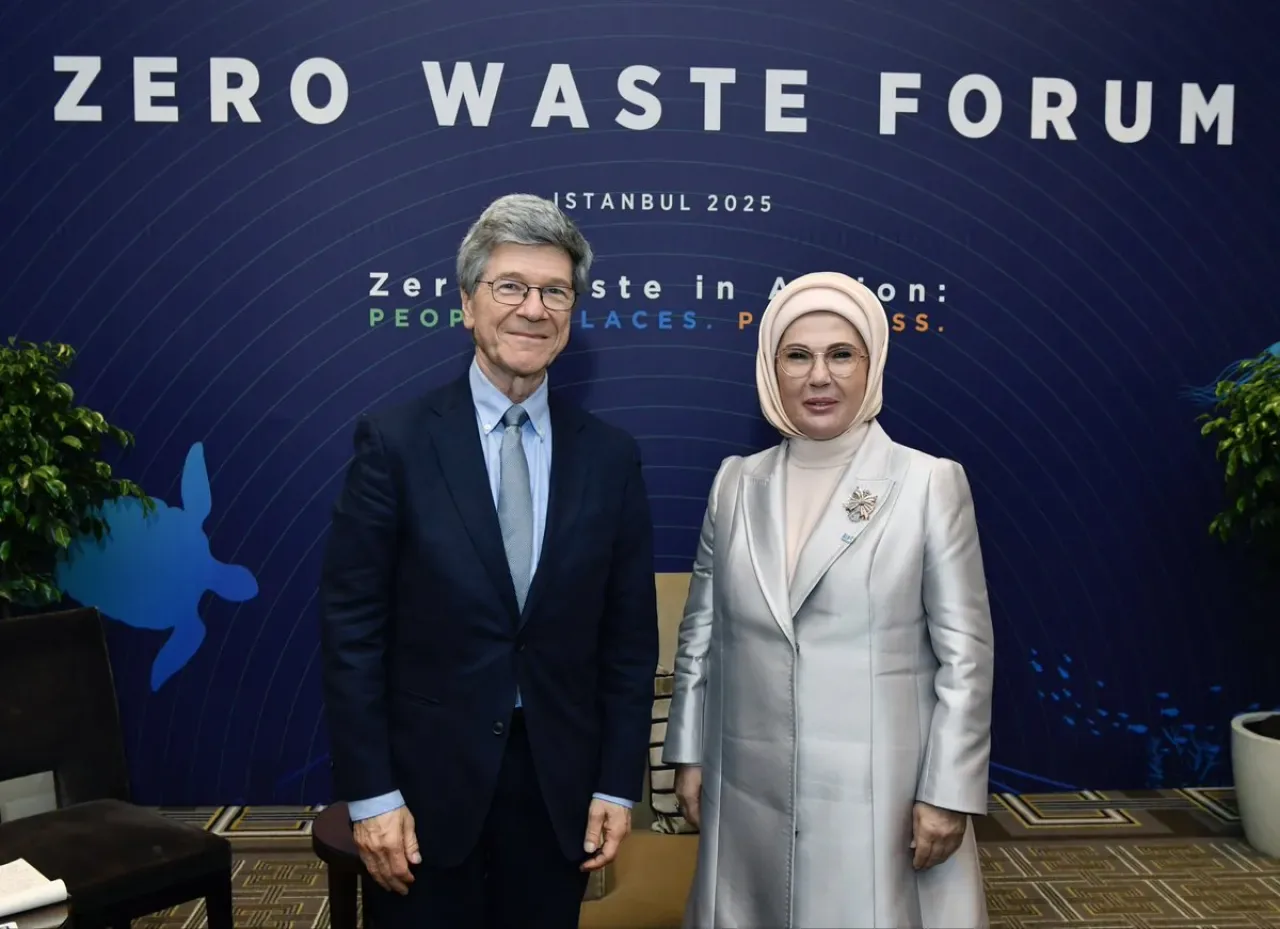 Emine Erdoğan, BM Temsilcisi ile Sıfır Atık Forumu'nda Görüştü Emine Erdoğan, BM Temsilcisi ile Sıfır Atık Forumu'nda Görüştü