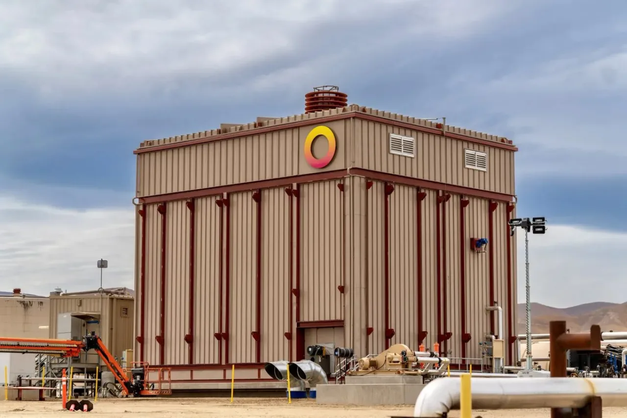Dünyanın En Büyük Güneş Enerjili Isı Bataryası Faaliyete Geçti Dünyanın En Büyük Güneş Enerjili Isı Bataryası Faaliyete Geçti