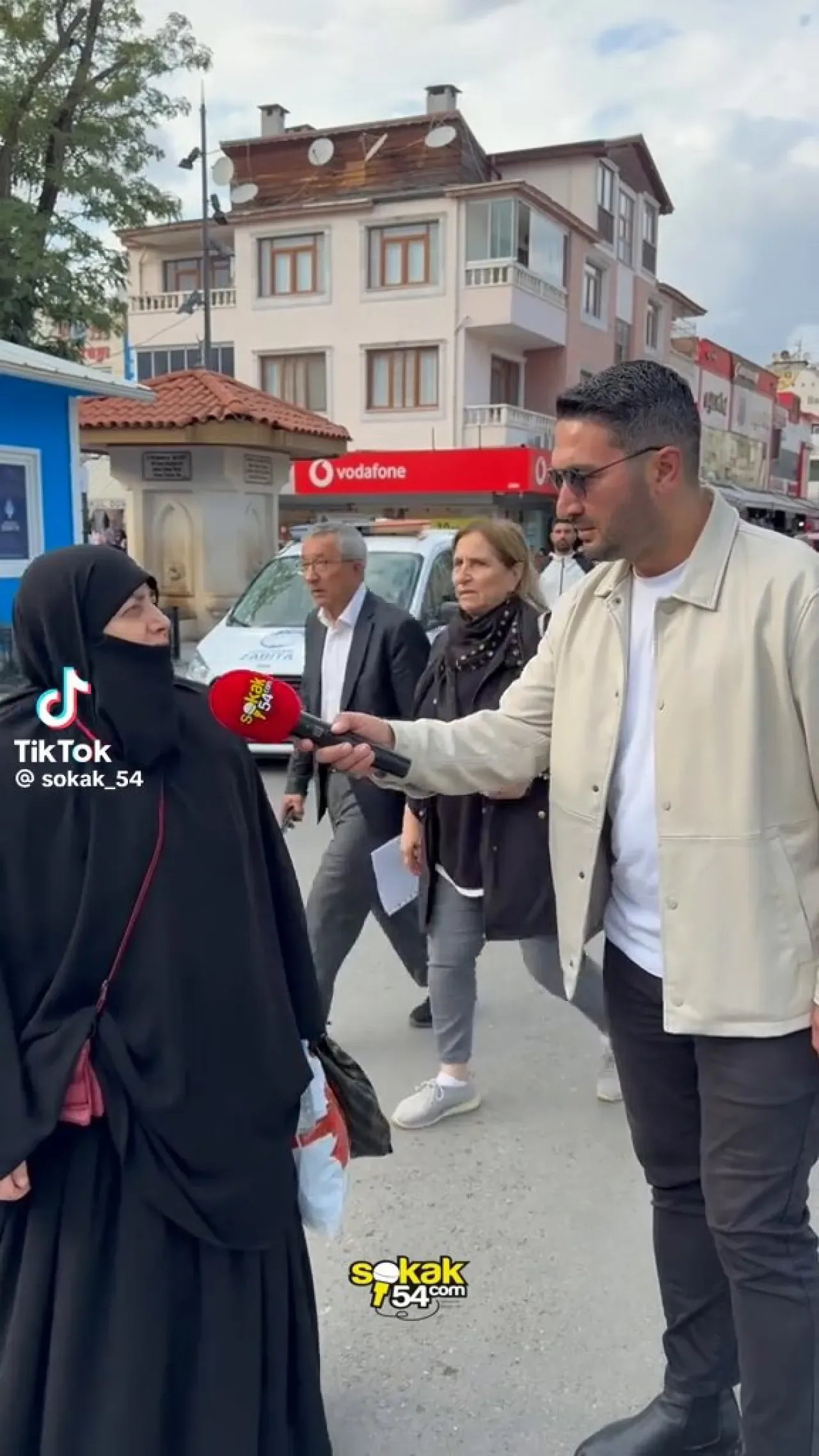 Sokak Röportajında Vatandaştan Yönetim ve Toplumsal Değişime Dair Yorumlar Sokak Röportajında Vatandaştan Yönetim ve Toplumsal Değişime Dair Yorumlar