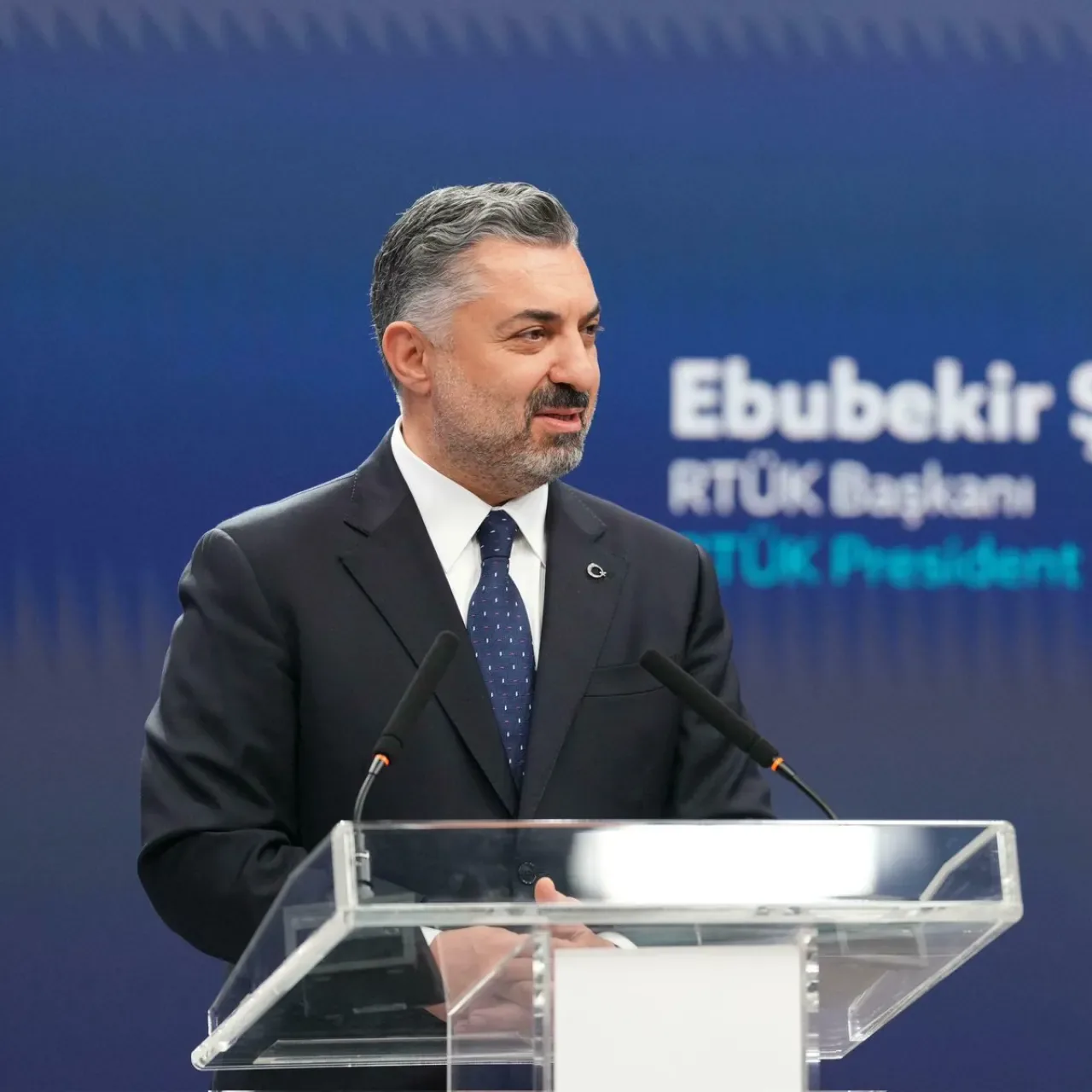 RTÜK Üyesi İlhan Taşçı'dan Siyasete Eleştiri: "Her Rengi Boyadınız Bir Fıstık Yeşili Kaldı" RTÜK Üyesi İlhan Taşçı'dan Siyasete Eleştiri: "Her Rengi Boyadınız Bir Fıstık Yeşili Kaldı"