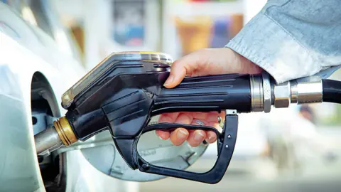 Benzin ve Motorin Fiyatları 6 Eylül 2026'da Ne Kadar Oldu? Tabelalar Güncellendi, Litre 90 TL'yi Aştı