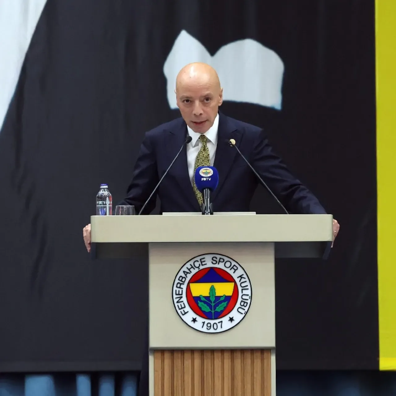 Fenerbahçe Başkan Vekili Murat Salar'dan Finansal Açıklama ve Mali Kongre Bilgisi Fenerbahçe Başkan Vekili Murat Salar'dan Finansal Açıklama ve Mali Kongre Bilgisi
