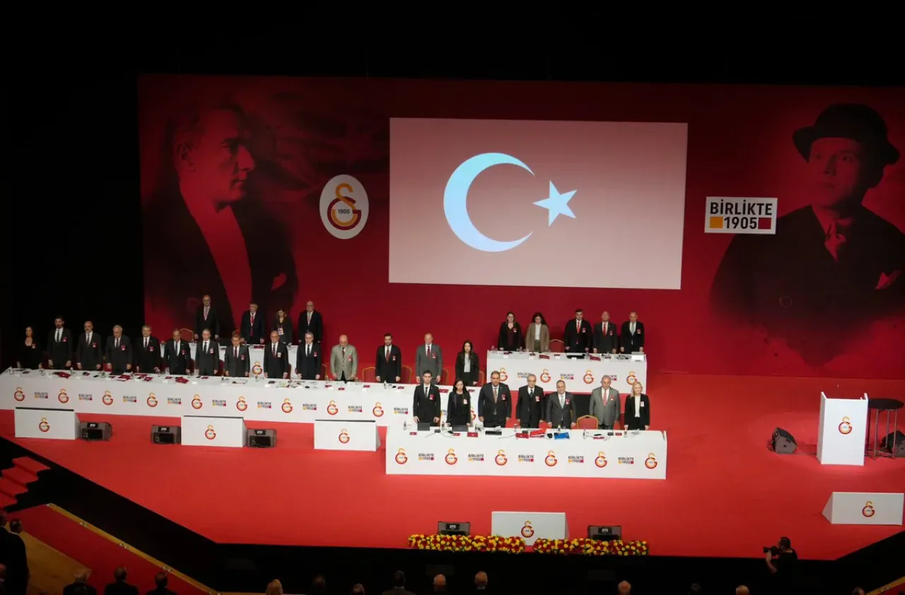 Galatasaray'ın Yıllık Olağan Genel Kurul Toplantısı Haliç'te Başladı Galatasaray'ın Yıllık Olağan Genel Kurul Toplantısı Haliç'te Başladı