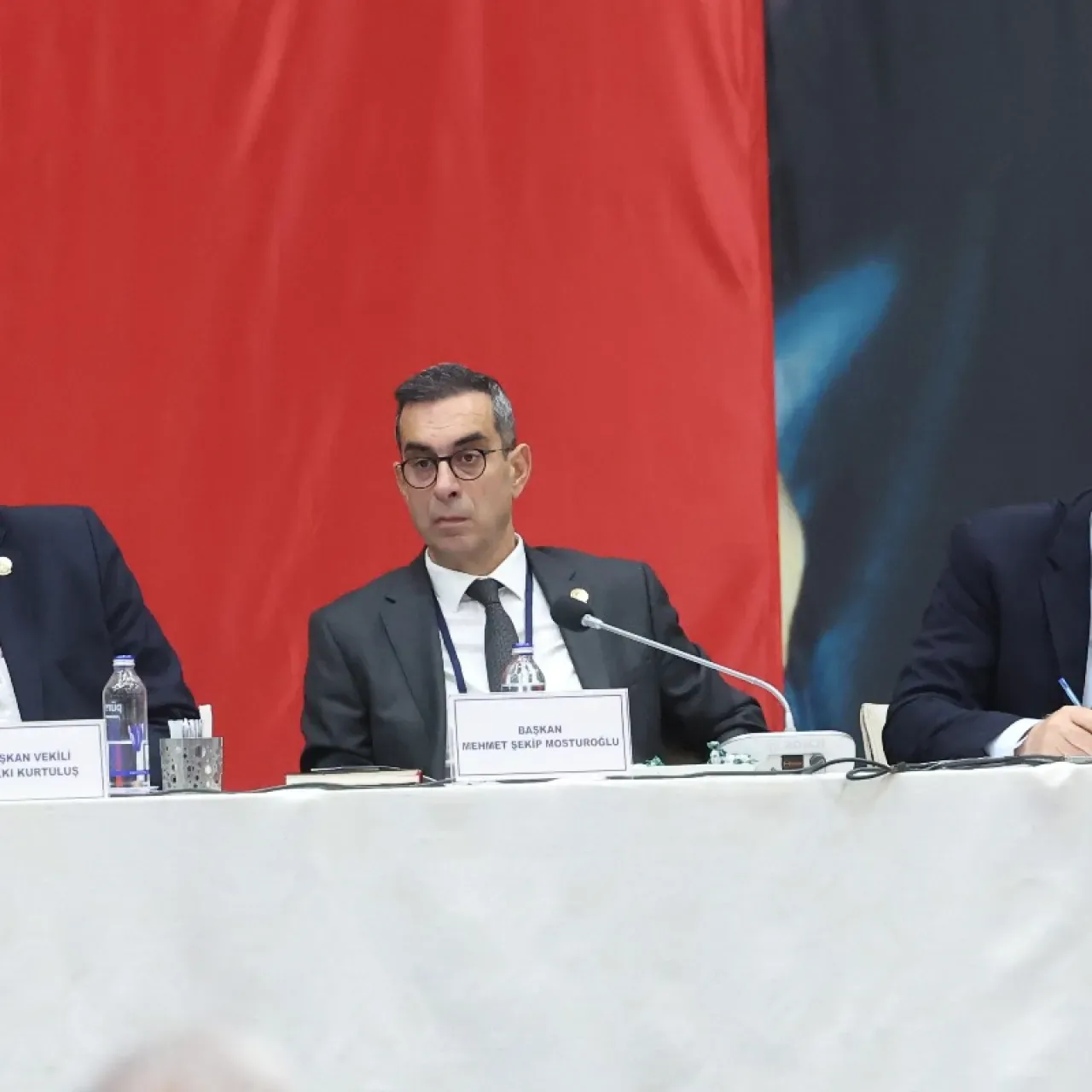 Fenerbahçe Yüksek Divan Kurulu Başkanı Şekip Mosturoğlu'ndan Açıklamalar Fenerbahçe Yüksek Divan Kurulu Başkanı Şekip Mosturoğlu'ndan Açıklamalar