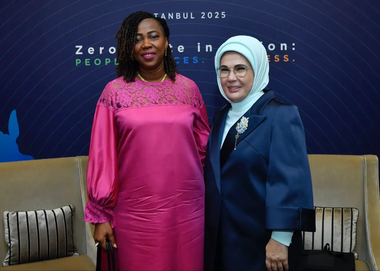 Emine Erdoğan, Sierra Leone First Lady'si Fatima Maada Bio ile Sıfır Atık Görüşmesi Yaptı Emine Erdoğan, Sierra Leone First Lady'si Fatima Maada Bio ile Sıfır Atık Görüşmesi Yaptı