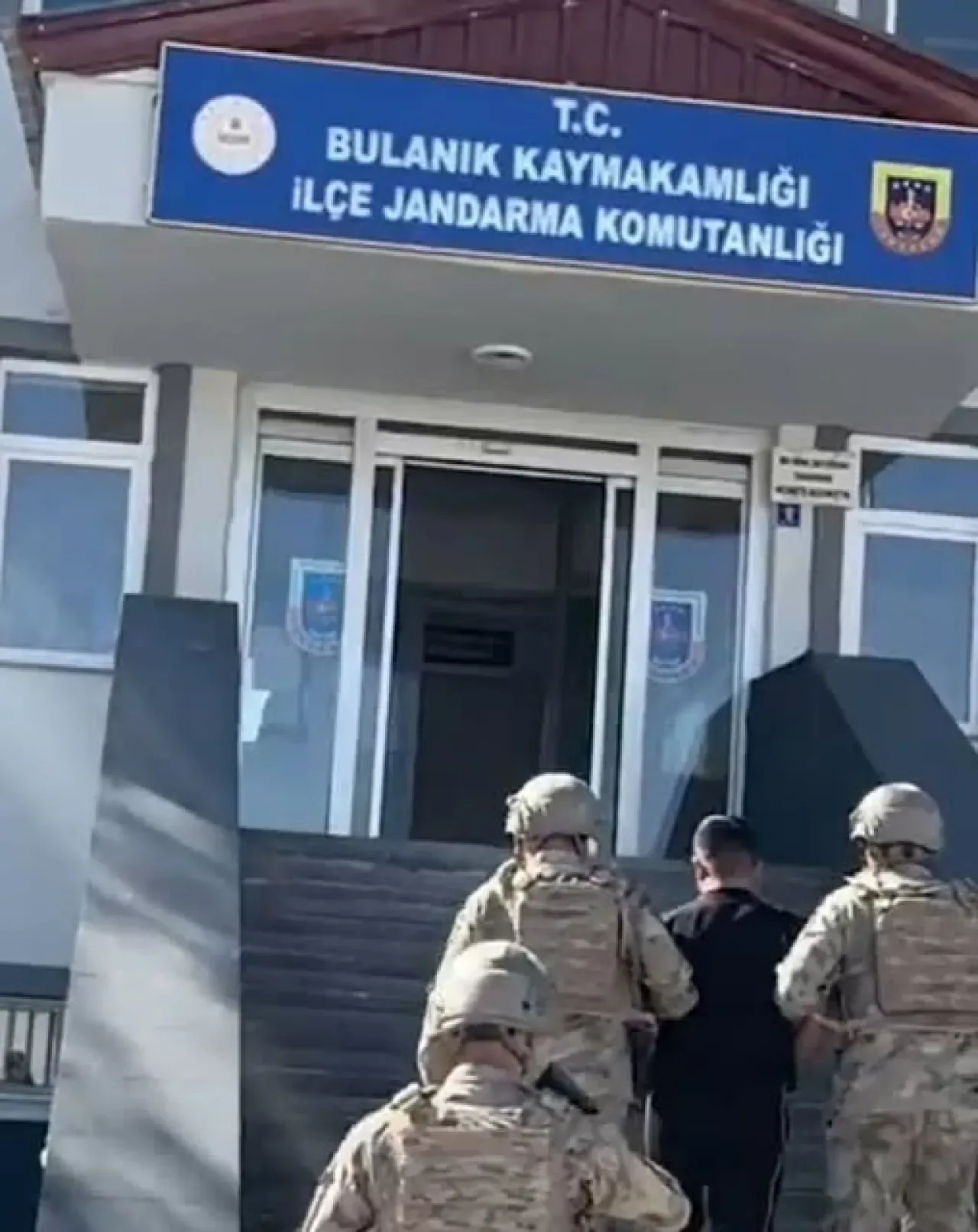 Türk Bayrağına Hakaret Eden TikTok Yorumunu Beğenen Kişi Gözaltına Alındı Türk Bayrağına Hakaret Eden TikTok Yorumunu Beğenen Kişi Gözaltına Alındı