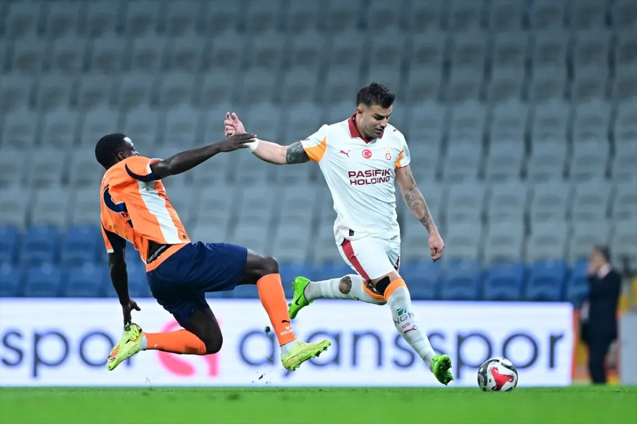 Galatasaray Derbide Farkı Yakaladı: Başakşehir'i Sane'nin Golüyle Geçti Galatasaray Derbide Farkı Yakaladı: Başakşehir'i Sane'nin Golüyle Geçti