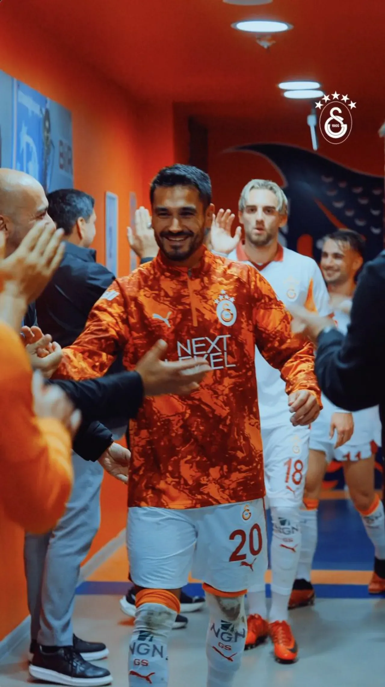 Galatasaray Taraftarından Coşkulu Maç Sonu Gösterisi Galatasaray Taraftarından Coşkulu Maç Sonu Gösterisi
