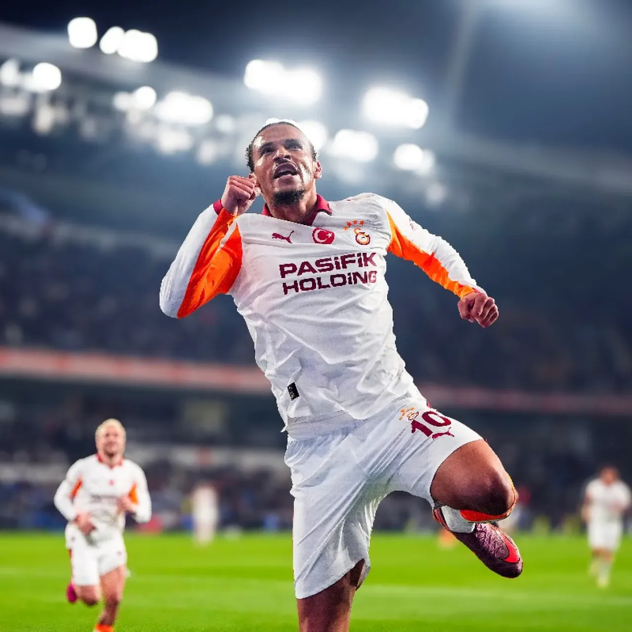 Galatasaray'da Maç Sonrası Açıklamalar: Sané, Ayhan, Sara ve Okan Buruk Değerlendirdi Galatasaray'da Maç Sonrası Açıklamalar: Sané, Ayhan, Sara ve Okan Buruk Değerlendirdi
