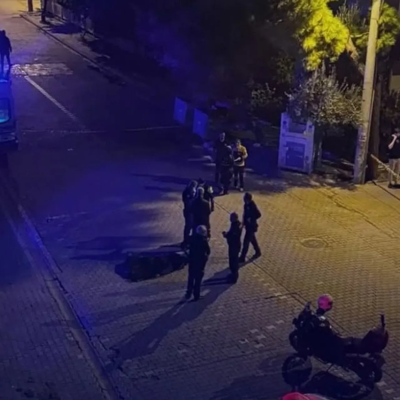Balıkesir'de Silahlı Saldırı: 2 Kişi Hayatını Kaybetti, 7 Kişi Yaralandı Balıkesir'de Silahlı Saldırı: 2 Kişi Hayatını Kaybetti, 7 Kişi Yaralandı