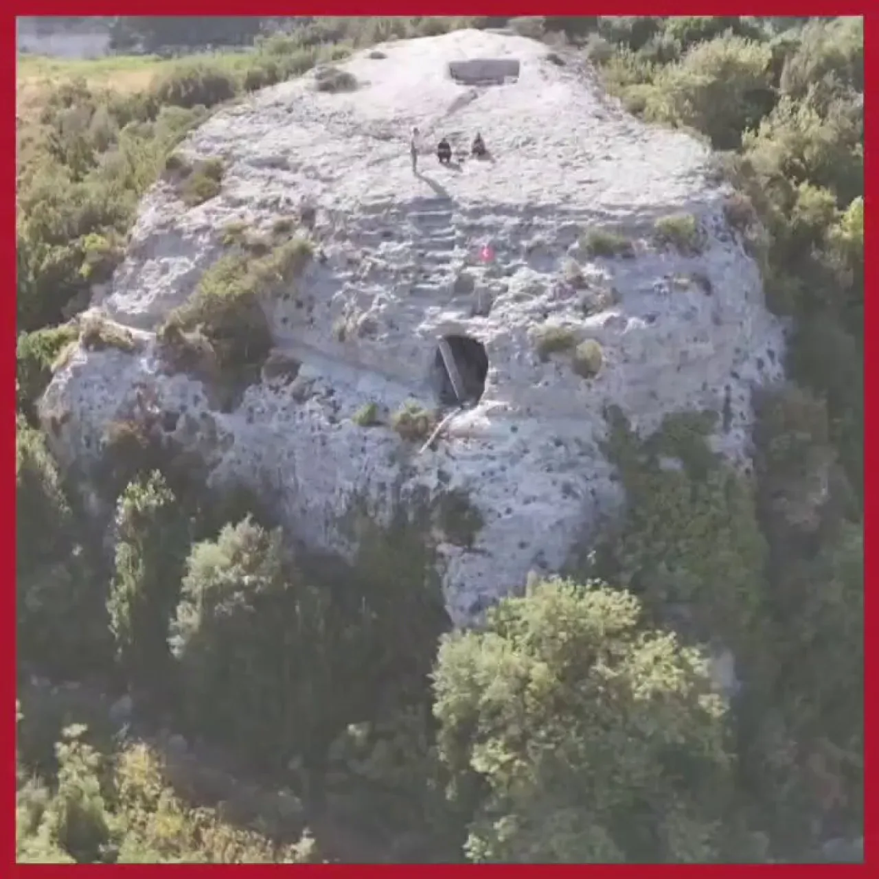 Hatay'da Depremzede Vatandaş, 2.5 Yıldır Yaşadığı Mağarayı Boşaltmak Zorunda Kaldı Hatay'da Depremzede Vatandaş, 2.5 Yıldır Yaşadığı Mağarayı Boşaltmak Zorunda Kaldı
