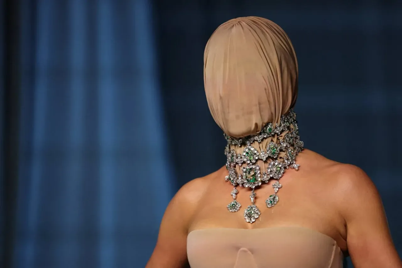 Kim Kardashian, Academy Museum Gala'da Tarzıyla Fırtınalar Estirdi Kim Kardashian, Academy Museum Gala'da Tarzıyla Fırtınalar Estirdi