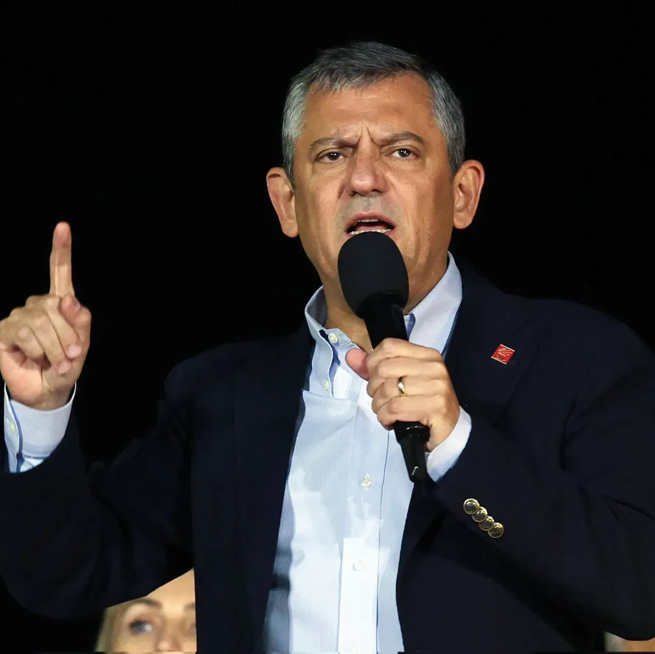 Özgür Özel'den Sessizlik Üzerine Anlamlı Sözler Özgür Özel'den Sessizlik Üzerine Anlamlı Sözler