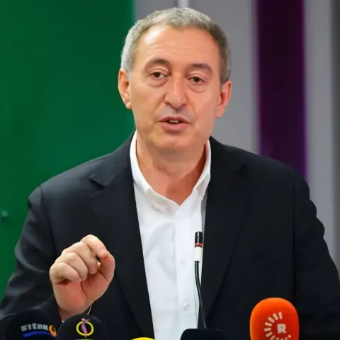 DEM'li Tuncer Bakırhan: "Sürece Katkı Sunacak Arkadaşlarımızın Cezaevinde Olmasının Anlamı Yok"