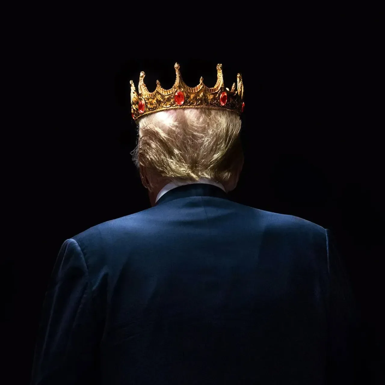 ABD Başkanı Trump'tan "Kral" Yorumu: "Bana Kral Diyorlar, Ben Kral Değilim" ABD Başkanı Trump'tan "Kral" Yorumu: "Bana Kral Diyorlar, Ben Kral Değilim"