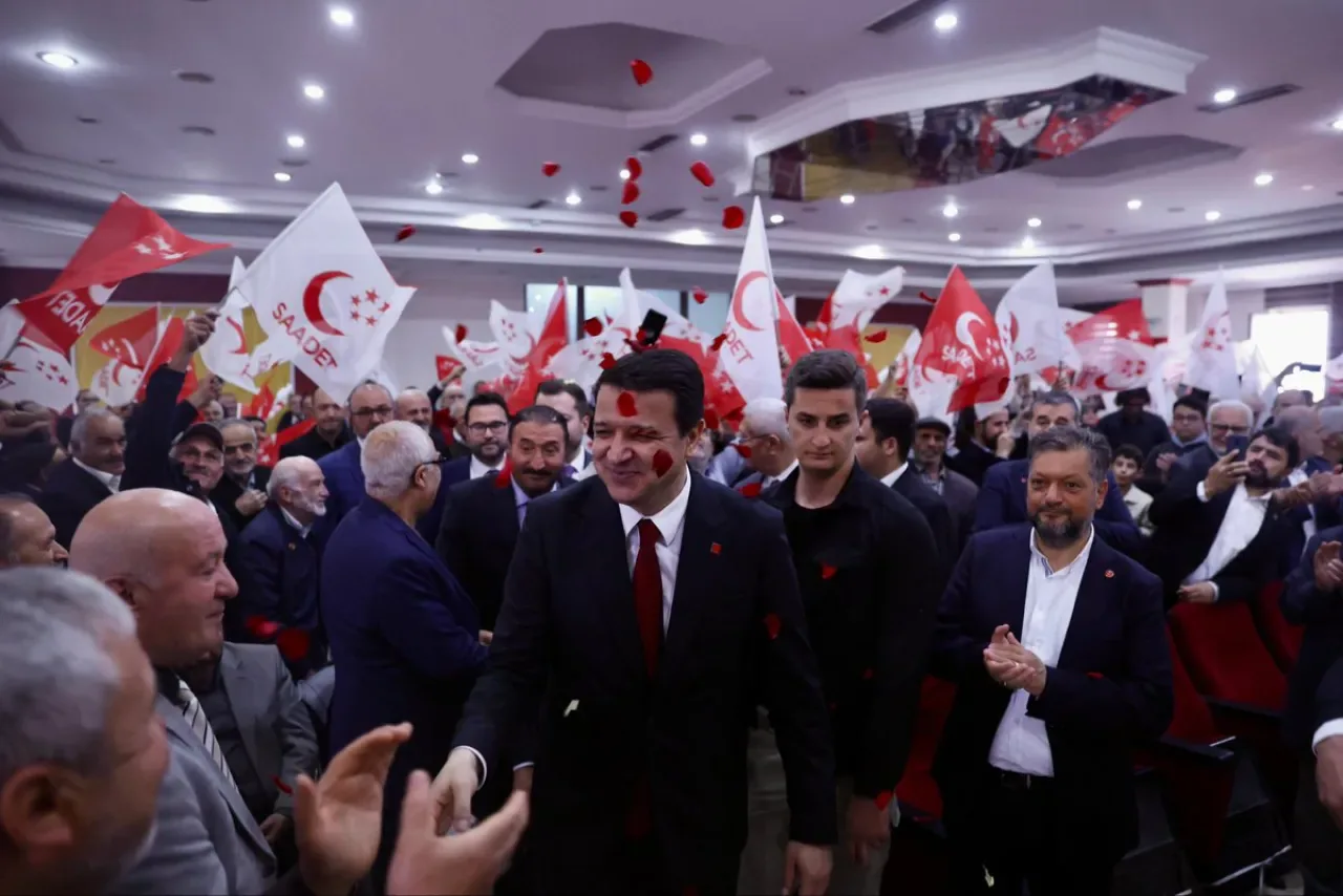 Saadet Partisi Genel Başkanı Mahmut Arıkan, Isparta'da Kongreye Katıldı Saadet Partisi Genel Başkanı Mahmut Arıkan, Isparta'da Kongreye Katıldı