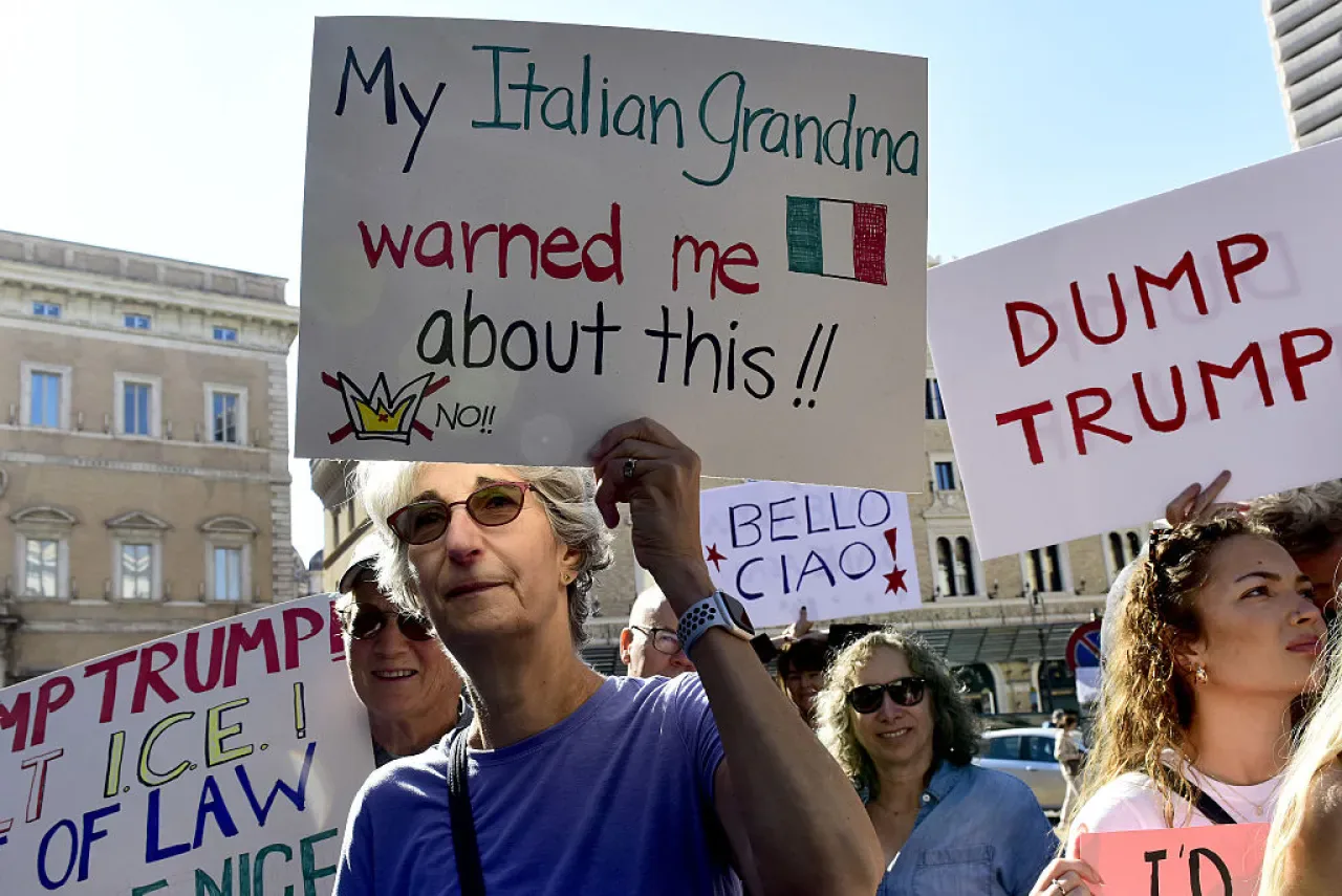 Avrupa'da Trump'ın Güç Genişletme Politikasını Protesto Eylemleri Avrupa'da Trump'ın Güç Genişletme Politikasını Protesto Eylemleri