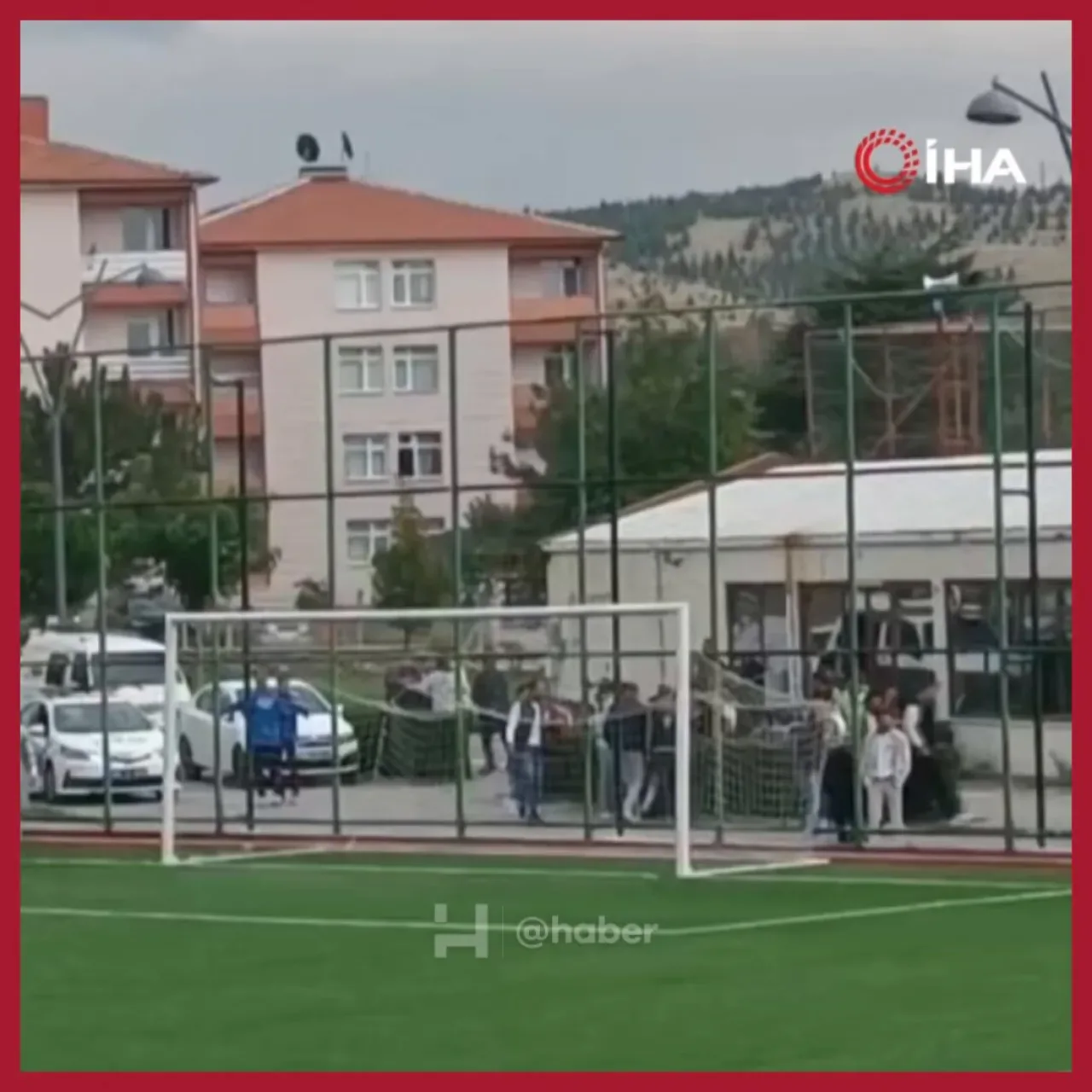 Eskişehir'de Amatör Lig Maçında Taraftarlara Bıçakla Müdahale İddiası Eskişehir'de Amatör Lig Maçında Taraftarlara Bıçakla Müdahale İddiası