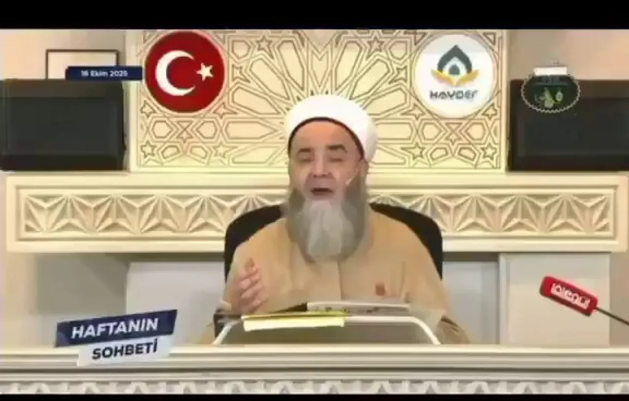 Cübbeli Ahmet'ten KKTC'deki Seçimler İçin Dua Görüntüleri Cübbeli Ahmet'ten KKTC'deki Seçimler İçin Dua Görüntüleri