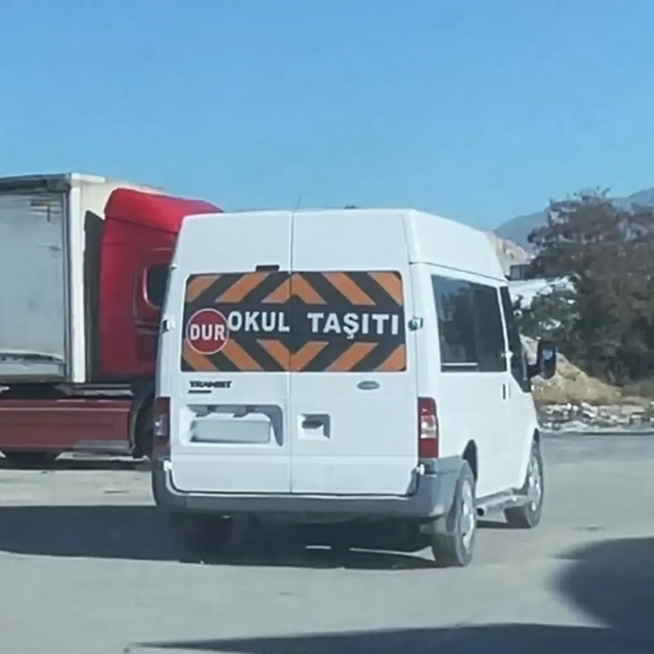 Van'da Okul Taşıtında 35 Kilo Uyuşturucu Madde Yakalandı Van'da Okul Taşıtında 35 Kilo Uyuşturucu Madde Yakalandı