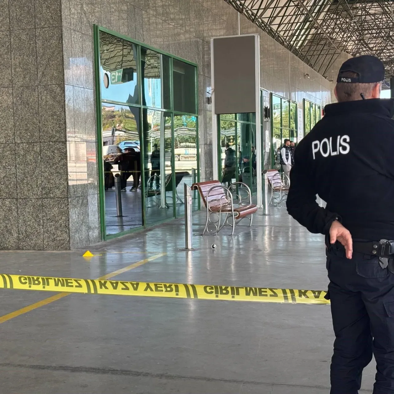 Kocaeli Otogarında Uzman Çavuş Tarafından Rastgele Ateş Açıldı Kocaeli Otogarında Uzman Çavuş Tarafından Rastgele Ateş Açıldı