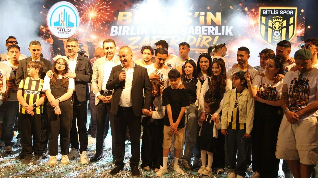 Bitlis Spor'da 24 Yıllık Hasret Sona Erdi: Şampiyonluk Coşkusu Şehri Sardı Bitlis Spor'da 24 Yıllık Hasret Sona Erdi: Şampiyonluk Coşkusu Şehri Sardı