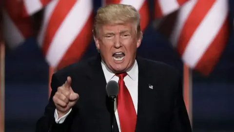 Trump, Kanada Başbakanı Carney'i hedef aldı: "Ekonominiz çöker"