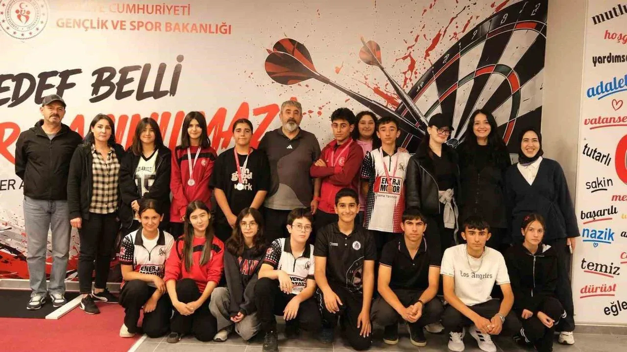 Erzincan'da Dart İl Birinciliği Başladı: Amatör Spor Haftası'nda Heyecan Erzincan'da Dart İl Birinciliği Başladı: Amatör Spor Haftası'nda Heyecan