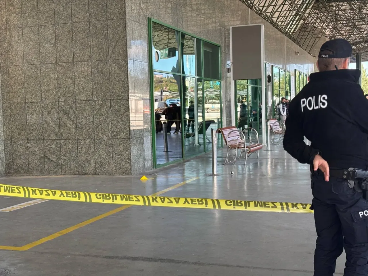 Kocaeli Otogarı'nda Uzman Çavuş Rastgele Ateş Açtı, Polis Müdahalesi ile Etkisiz Hale Getirildi Kocaeli Otogarı'nda Uzman Çavuş Rastgele Ateş Açtı, Polis Müdahalesi ile Etkisiz Hale Getirildi