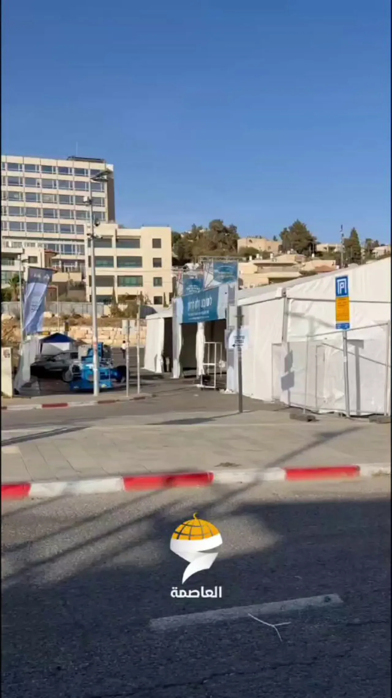 İsrail, Kudüs'teki Şeyh Cerrah Mahallesi'nde Sokakları Demir Bariyerlerle Kapattı İsrail, Kudüs'teki Şeyh Cerrah Mahallesi'nde Sokakları Demir Bariyerlerle Kapattı