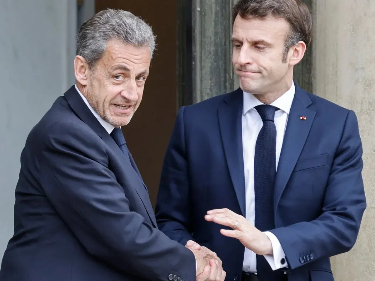 Fransa Cumhurbaşkanı Macron ile Eski Cumhurbaşkanı Sarkozy Gizli Görüşme Gerçekleştirdi Fransa Cumhurbaşkanı Macron ile Eski Cumhurbaşkanı Sarkozy Gizli Görüşme Gerçekleştirdi