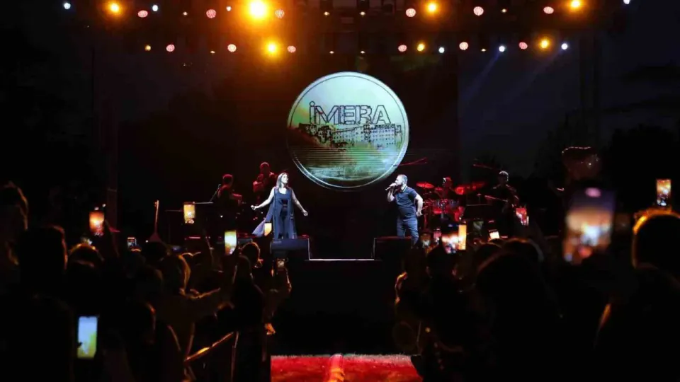 İnegöl'de Kültür Sanat Festivali Coşkusu: Grup İmera Konseri Zirve Yaptı görseli