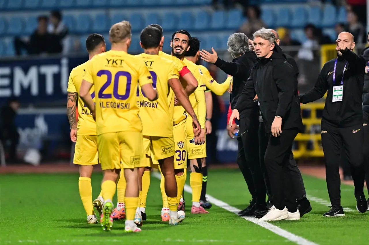 Eyüpspor, Kasımpaşa'yı Tek Golle Mağlup Etti Eyüpspor, Kasımpaşa'yı Tek Golle Mağlup Etti