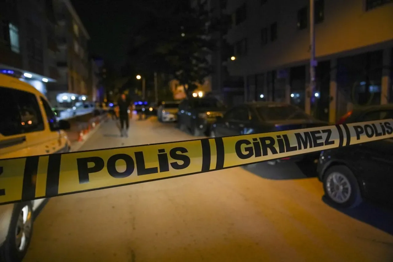 Tire'da Aile İçi Tartışma Silahlı Şiddete Dönüştü: Oğul Hayatını Kaybetti Tire'da Aile İçi Tartışma Silahlı Şiddete Dönüştü: Oğul Hayatını Kaybetti